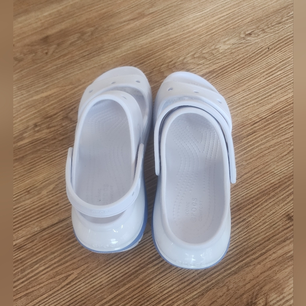 Sizs 10 Crocs Classic Mega Chunky Platform Sandal in Light Lavender and Blue - Picture 7 of 8